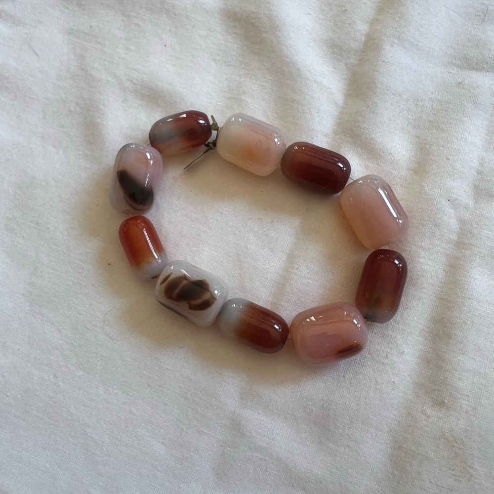 Elegant Multi-Tone Beaded Bracelet